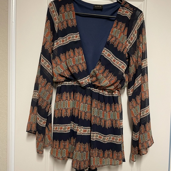 Boho Bell Sleeved Romper - Picture 1 of 4